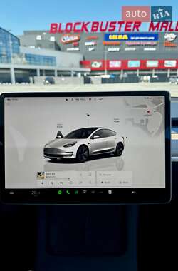 Седан Tesla Model 3 2022 в 