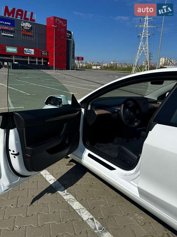 Седан Tesla Model 3 2022 в Києві
