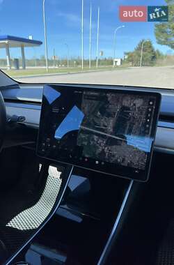 Седан Tesla Model 3 2019 в 