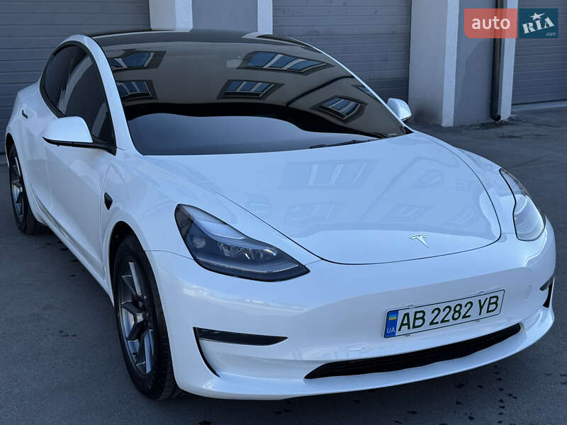 Седан Tesla Model 3 2022 в Виннице