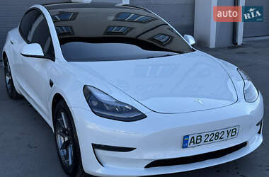 Седан Tesla Model 3 2022 в 