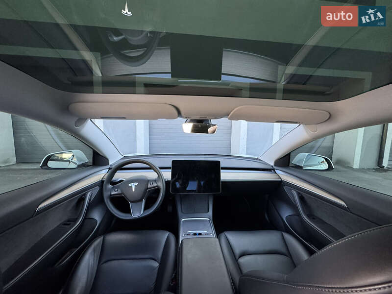 Седан Tesla Model 3 2022 в Виннице