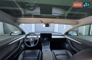 Седан Tesla Model 3 2022 в 