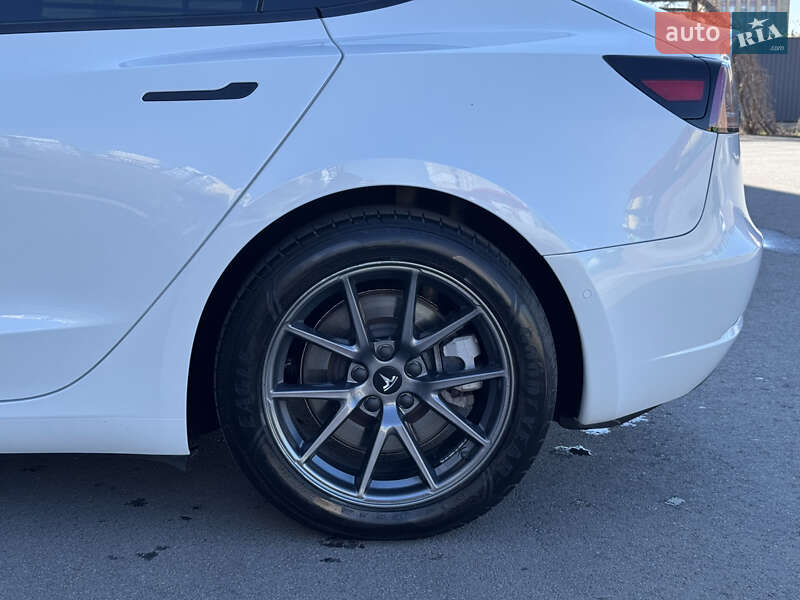 Седан Tesla Model 3 2022 в Виннице