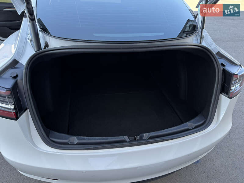 Седан Tesla Model 3 2022 в Виннице