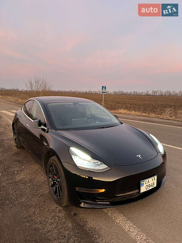 Седан Tesla Model 3 2020 в Черкассах