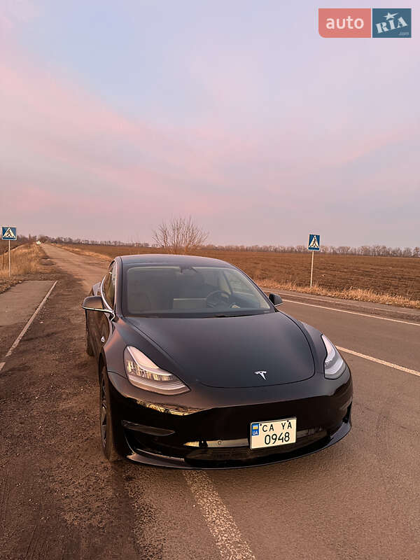 Седан Tesla Model 3 2020 в Черкассах