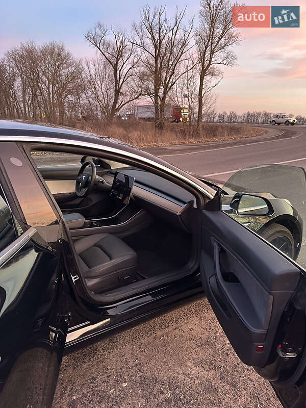 Седан Tesla Model 3 2020 в Черкассах