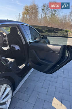 Седан Tesla Model 3 2019 в 
