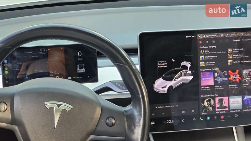 Седан Tesla Model 3 2018 в Ужгороде