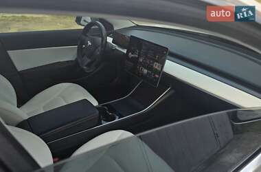 Седан Tesla Model 3 2018 в 