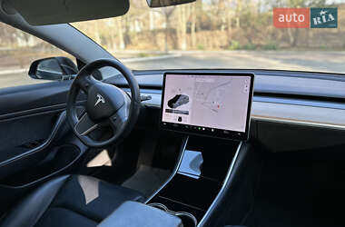 Седан Tesla Model 3 2019 в 