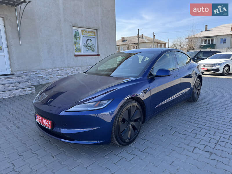 Седан Tesla Model 3 2024 в 
