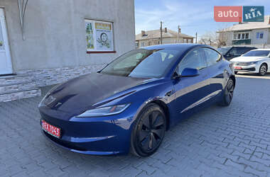 Седан Tesla Model 3 2024 в 