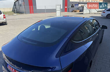 Седан Tesla Model 3 2024 в 