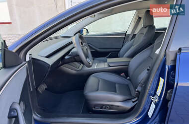 Седан Tesla Model 3 2024 в 