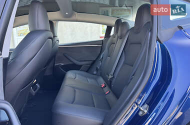 Седан Tesla Model 3 2024 в 