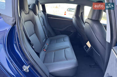 Седан Tesla Model 3 2024 в 