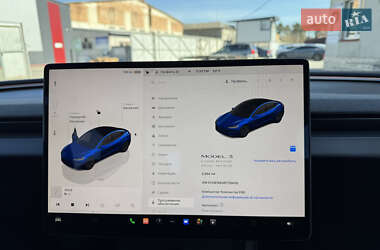 Седан Tesla Model 3 2024 в 