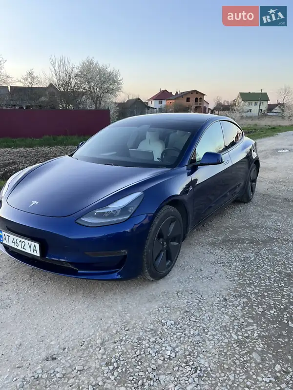 Седан Tesla Model 3 2021 в 