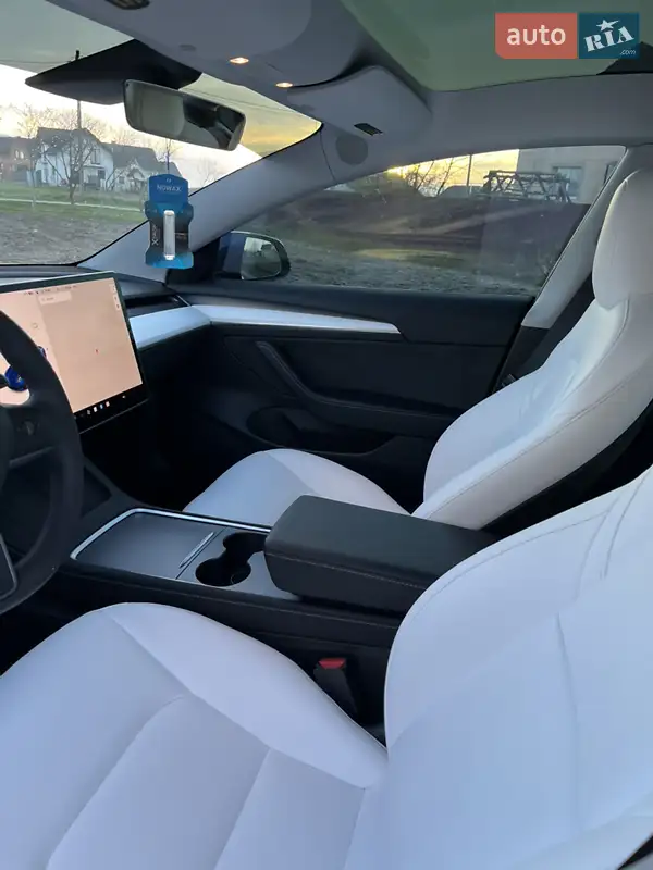 Седан Tesla Model 3 2021 в 