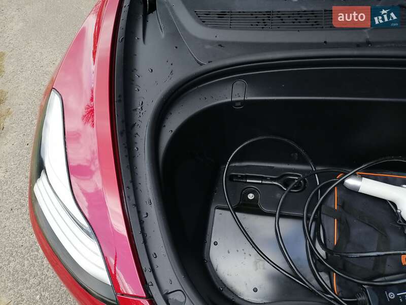 Седан Tesla Model 3 2018 в Черкасах