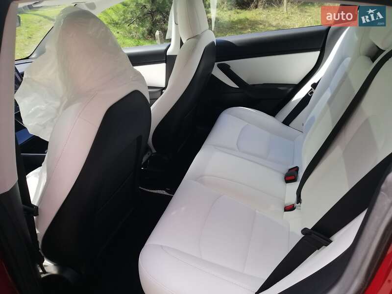 Седан Tesla Model 3 2018 в Черкасах