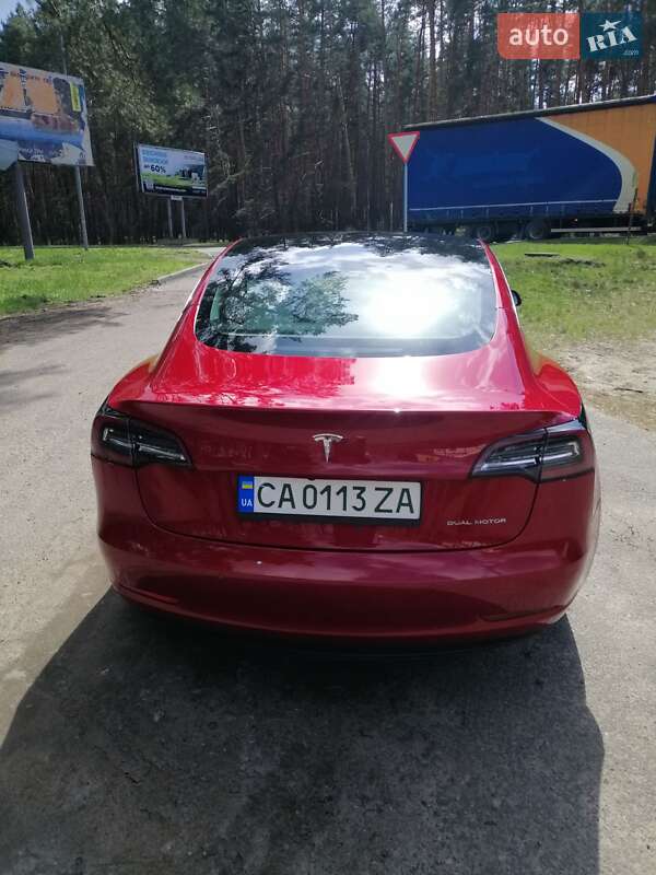 Седан Tesla Model 3 2018 в Черкасах