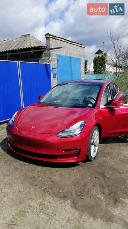 Седан Tesla Model 3 2018 в Черкасах