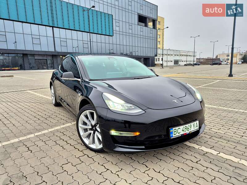 Седан Tesla Model 3 2018 в Львове