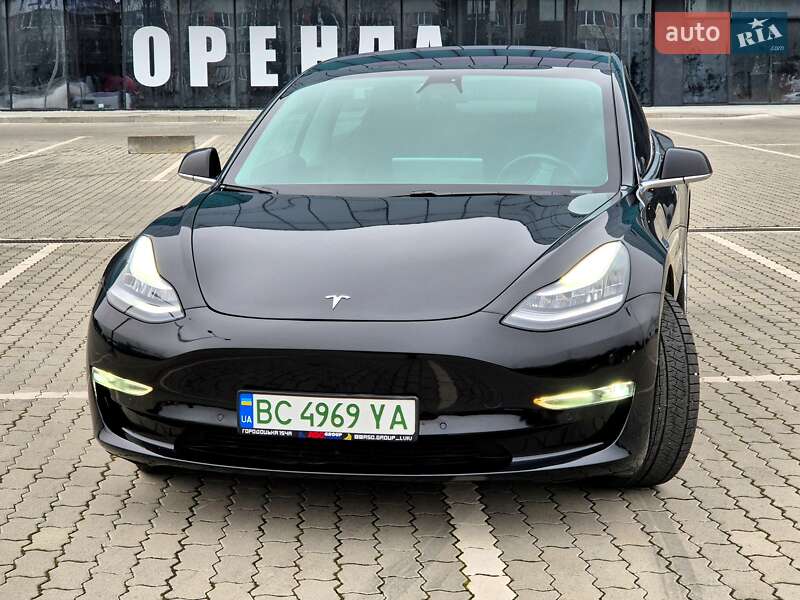 Седан Tesla Model 3 2018 в Львове