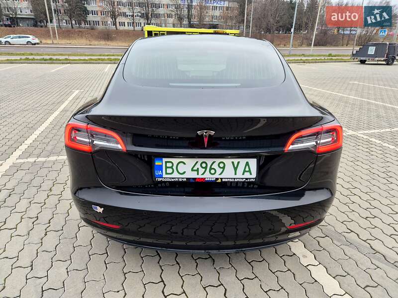 Седан Tesla Model 3 2018 в Львове