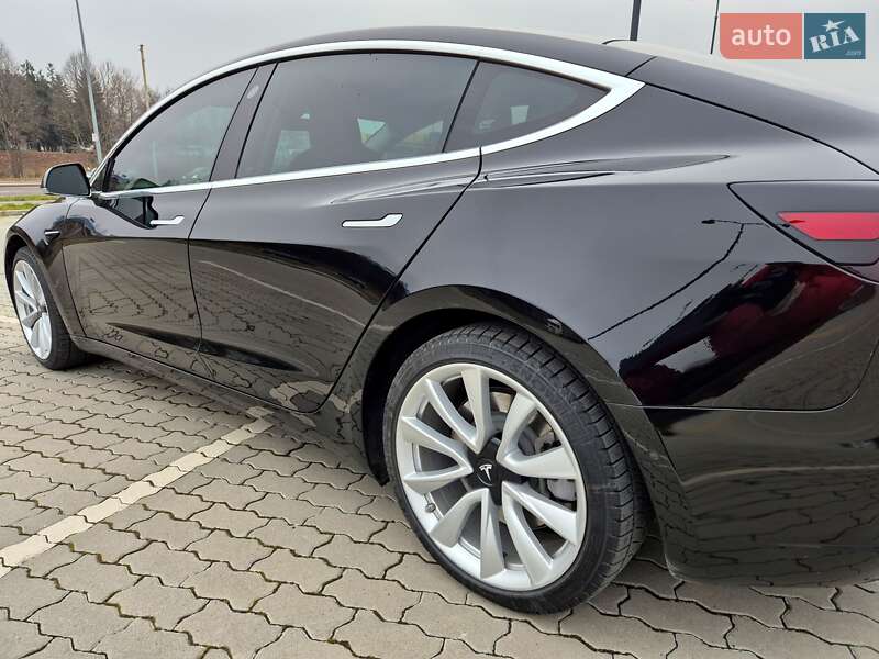 Седан Tesla Model 3 2018 в Львове