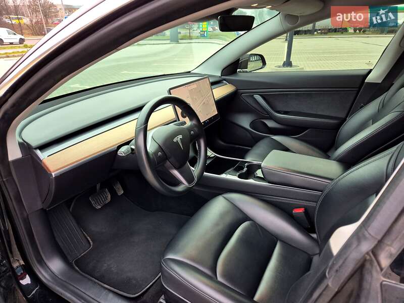 Седан Tesla Model 3 2018 в Львове
