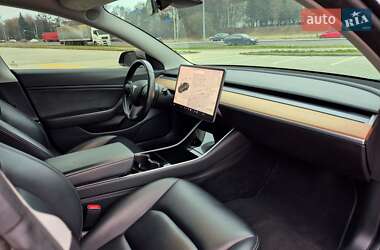 Седан Tesla Model 3 2018 в Львове
