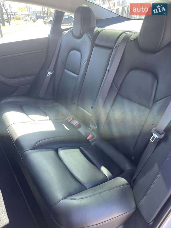 Седан Tesla Model 3 2019 в Черкассах