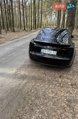 Седан Tesla Model 3 2023 в 