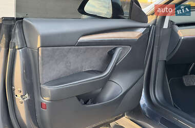 Седан Tesla Model 3 2021 в 