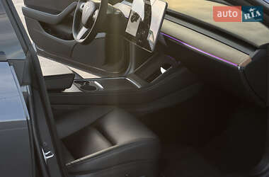 Седан Tesla Model 3 2021 в 