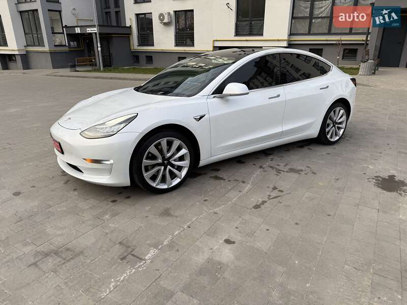 Седан Tesla Model 3 2019 в 