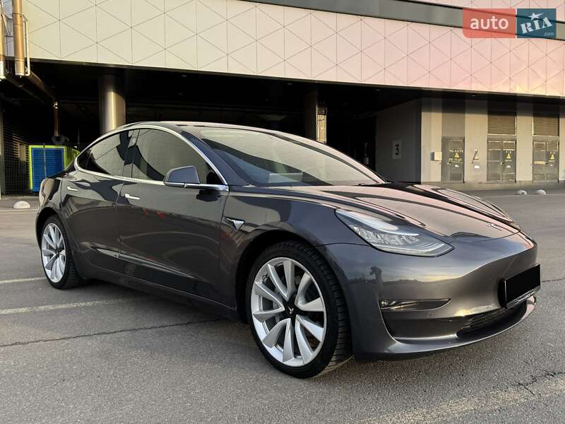 Седан Tesla Model 3 2018 в Киеве