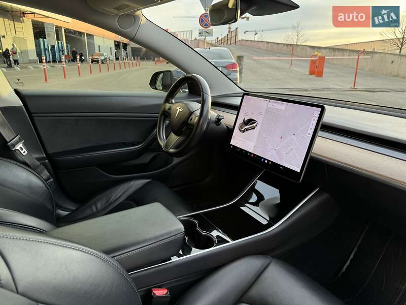 Седан Tesla Model 3 2018 в Киеве