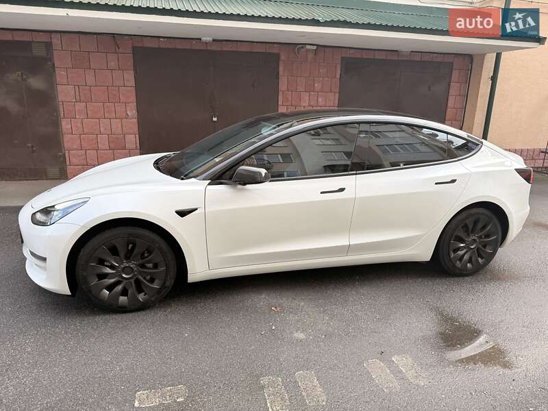 Седан Tesla Model 3 2022 в Тернополе