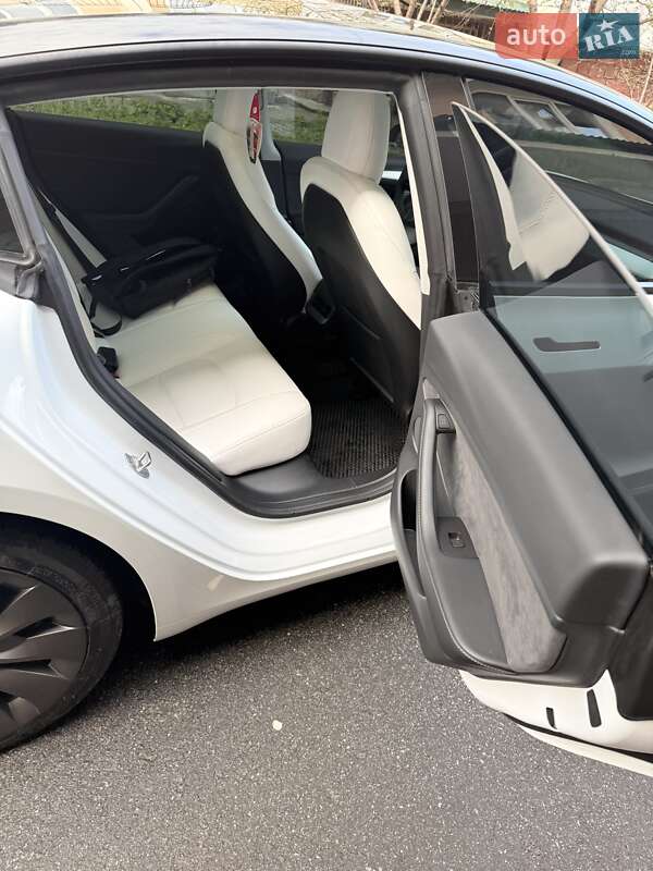 Седан Tesla Model 3 2022 в Тернополе