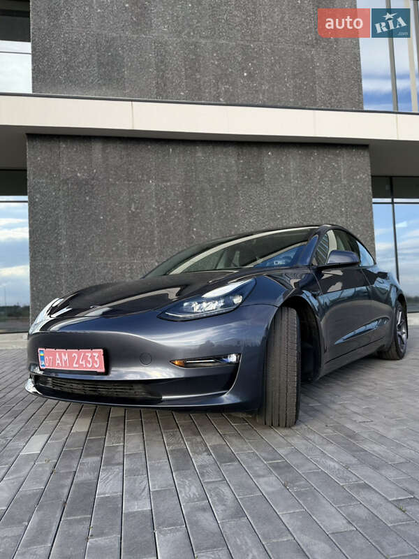 Седан Tesla Model 3 2023 в 