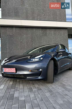 Седан Tesla Model 3 2023 в 