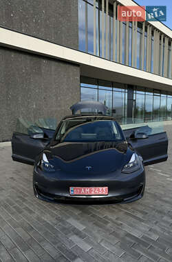 Седан Tesla Model 3 2023 в 
