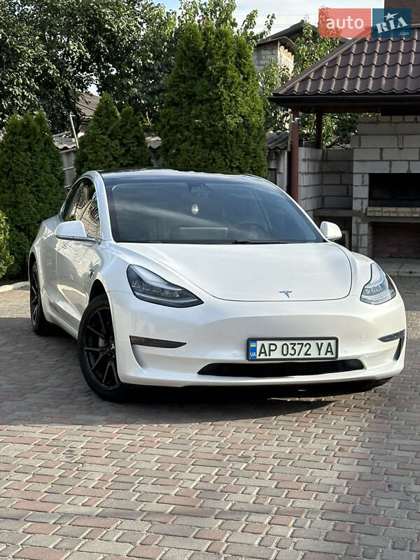 Tesla Model 3 2020