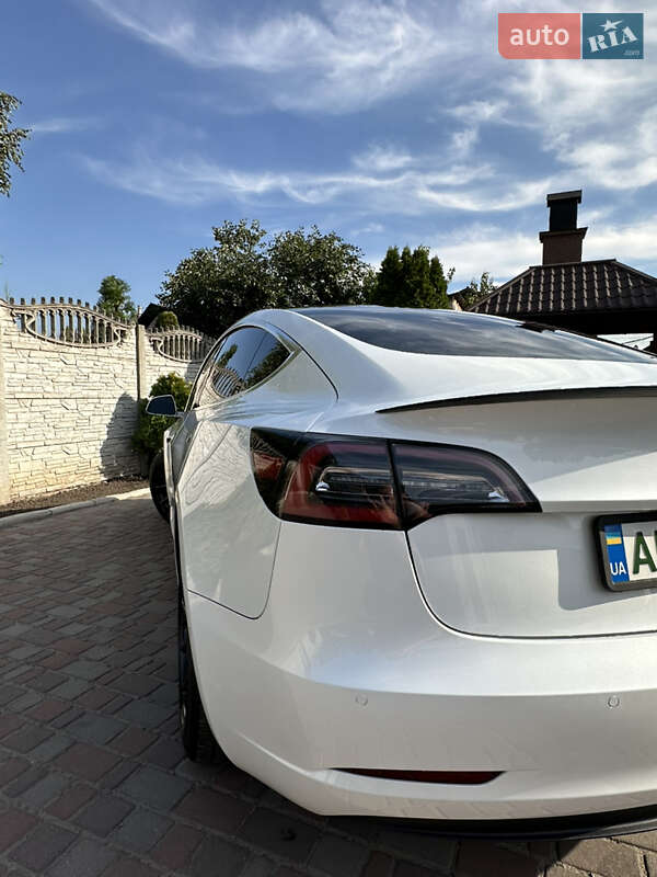 Седан Tesla Model 3 2020 в Запоріжжі