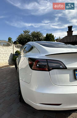 Седан Tesla Model 3 2020 в 
